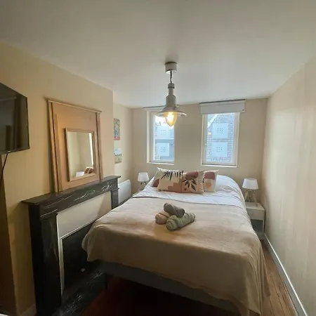 Belle Maison Sur 3 Etages Au Coeur De Lejlighed
